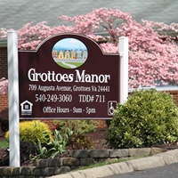 Grottoes Manor